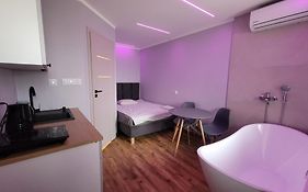Wrzosowe Wzgórze 5 - Mały Apartament z Wanną